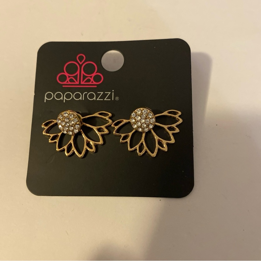 Paparazzi A Fan Fave Gold Earrings NEW